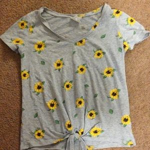 Cute grey top with sunflowers